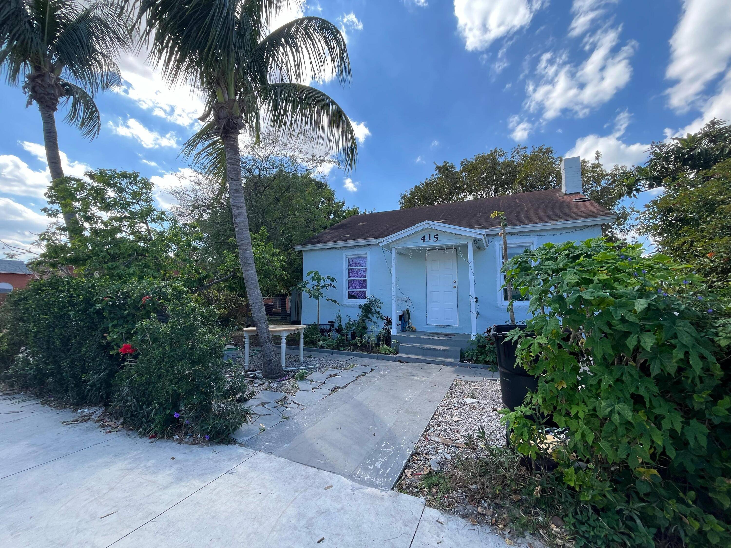 DUPLEX ! ! ! ! ! ! ! Great Investment Opportunity in the Heart of Lake Worth Beach !