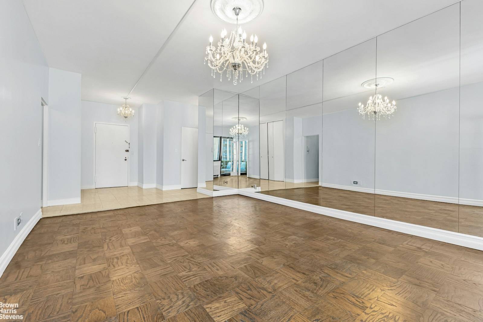 This elegant 2 bedroom apartment has beautiful proportions and north facing windows from the primary rooms.