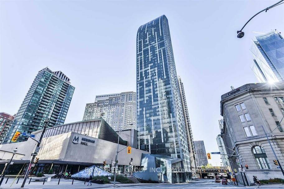 Welcome to the Heart of the Financial District !