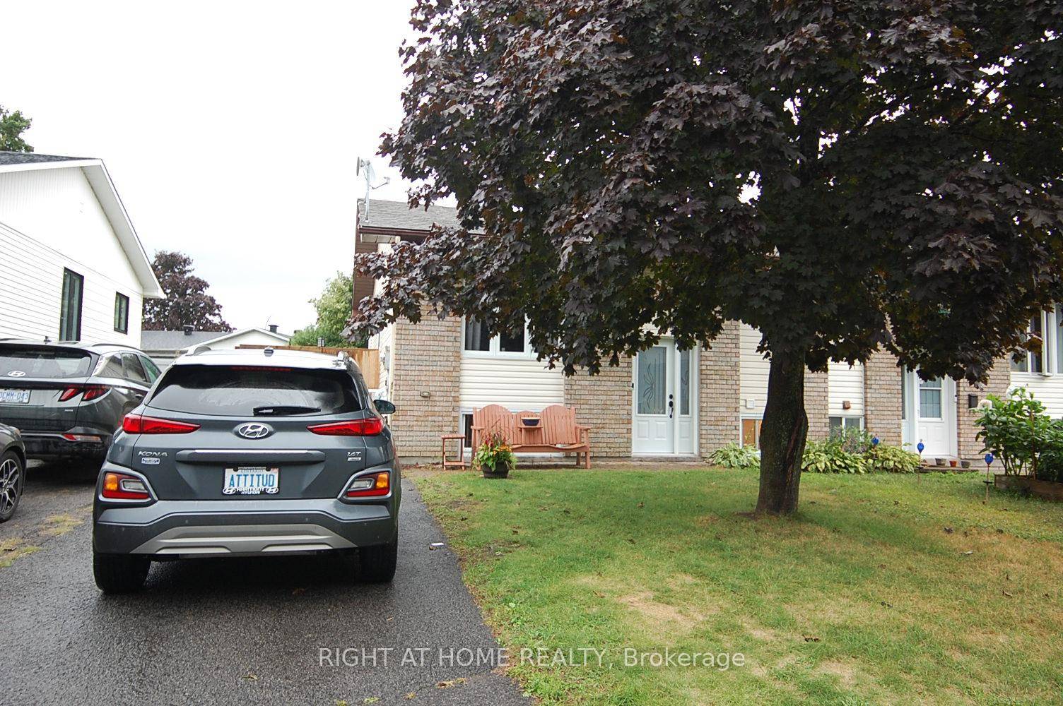 Located in a quiet area close to a park this 2 1 High Ranch semi detach with a new fenced backyard and storage Shed.