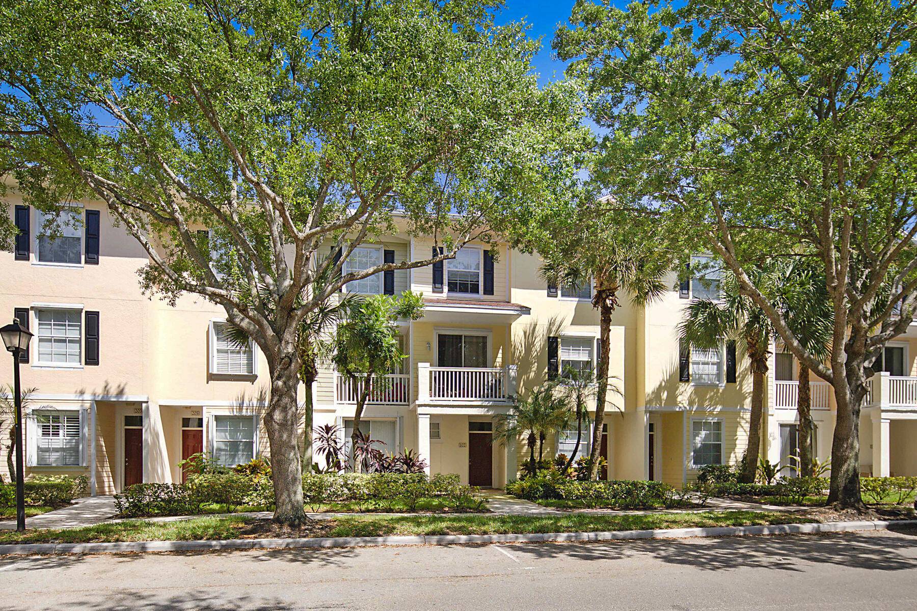 Great Community Lots of kids Great Schools Townhome with 2 bedrooms, 2 1 2 bathrooms.