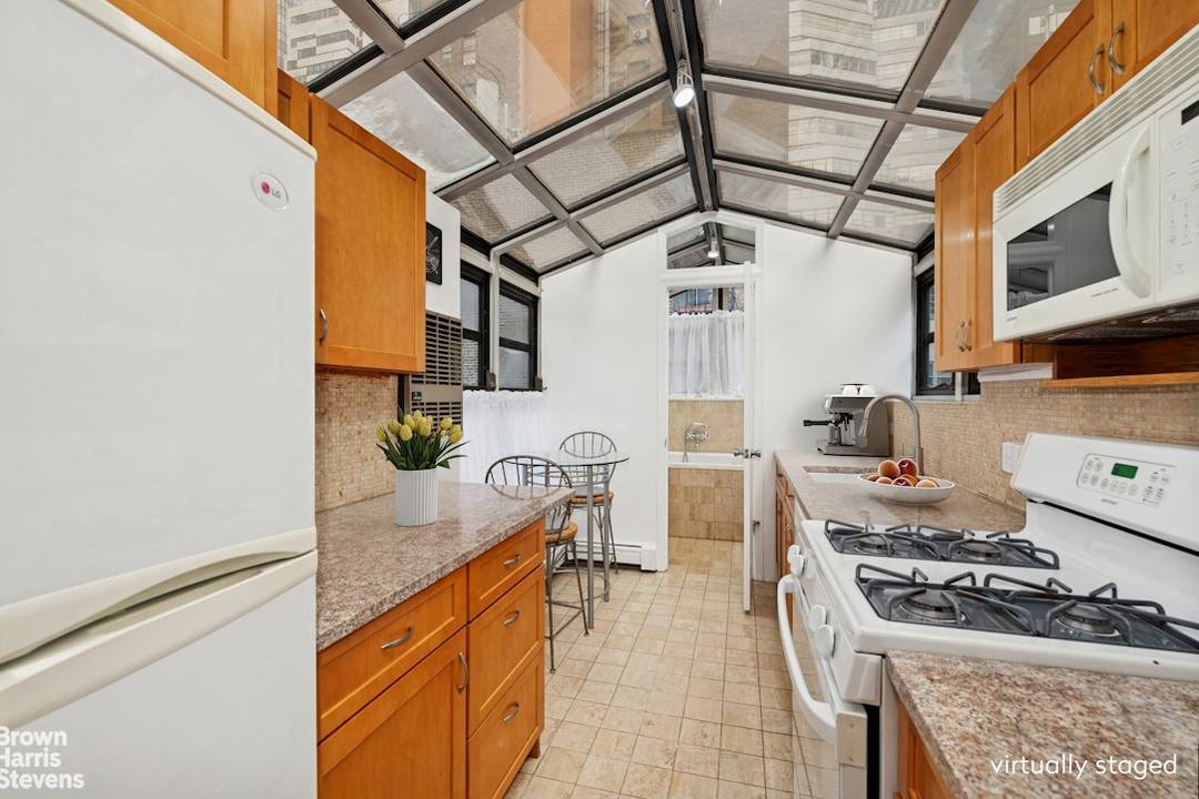NEW PRICE on PERFECT 1BR with ROOFTOP DECK Charming Brownstone Apartment in the heart of Murray Hill, 131 East 39th Street is a four story renovated building that includes one ...