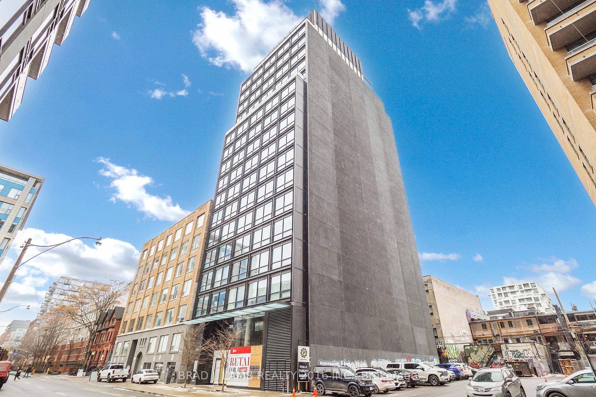 Live At The Woodsworth ! Perfect Three Bedroom Penthouse 1587 Sq.
