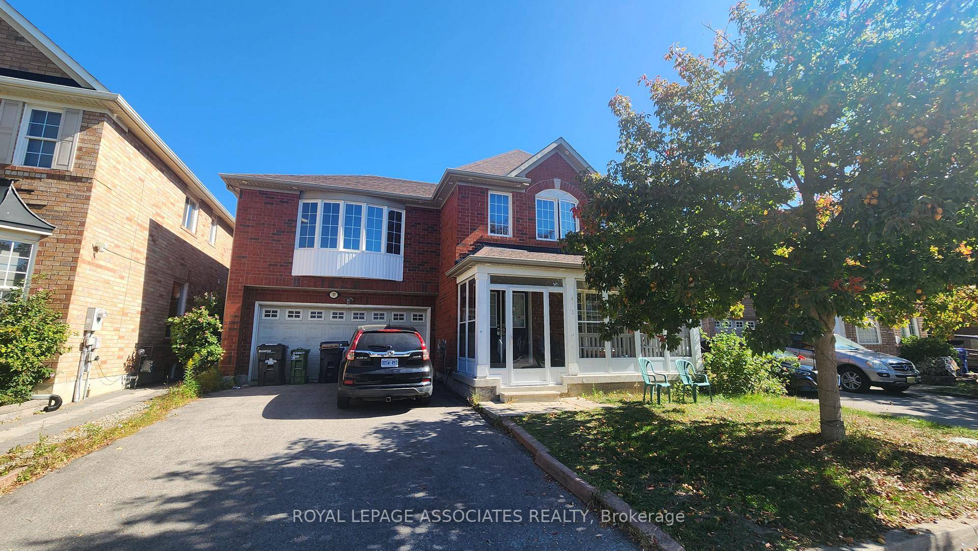 This beautiful newly renovated 3 bedroom and 2 full washroom lower suite is a rare find !