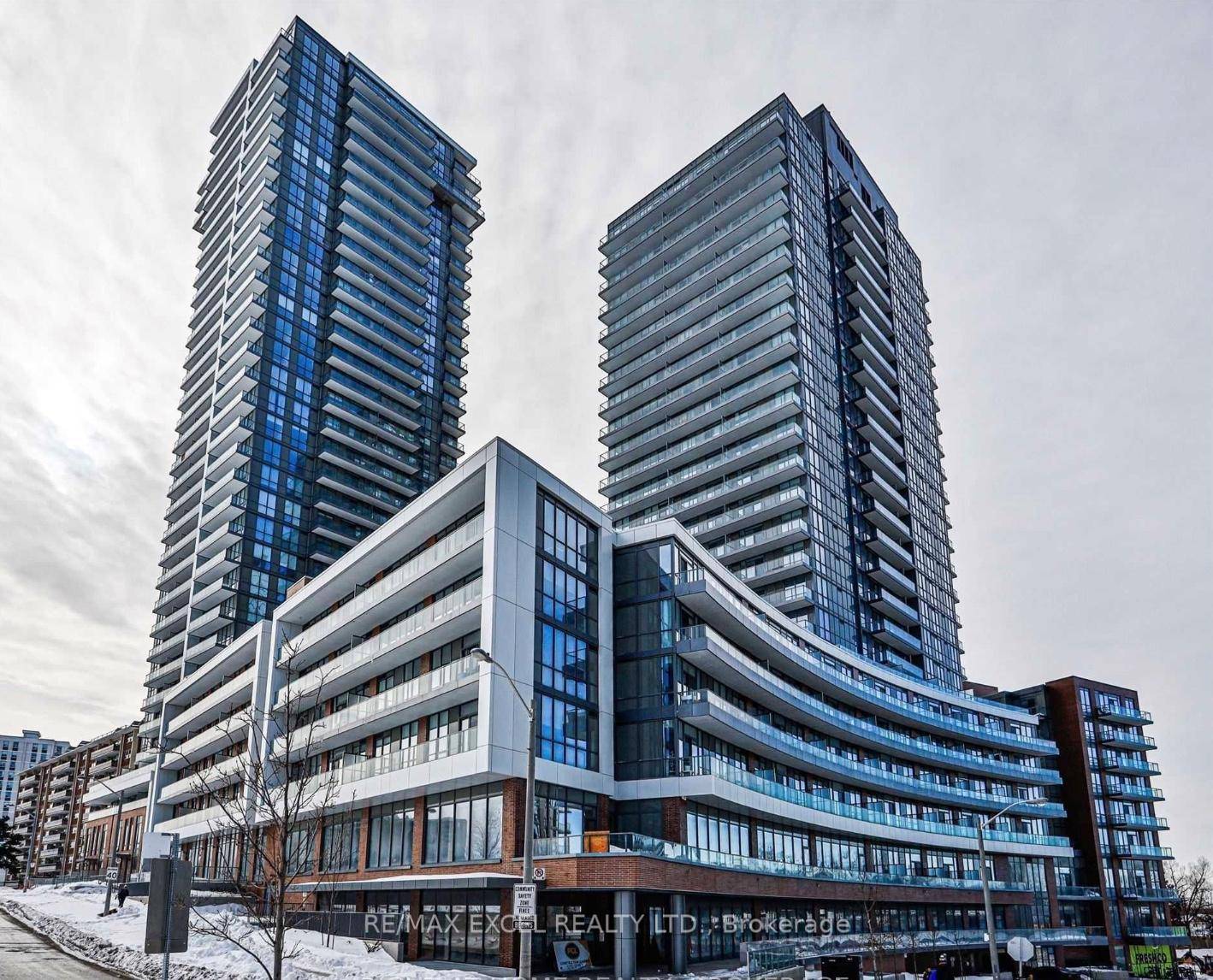 Rarely available 3 bedroom unit featuring 10 foot ceilings and a spacious 879 sq.