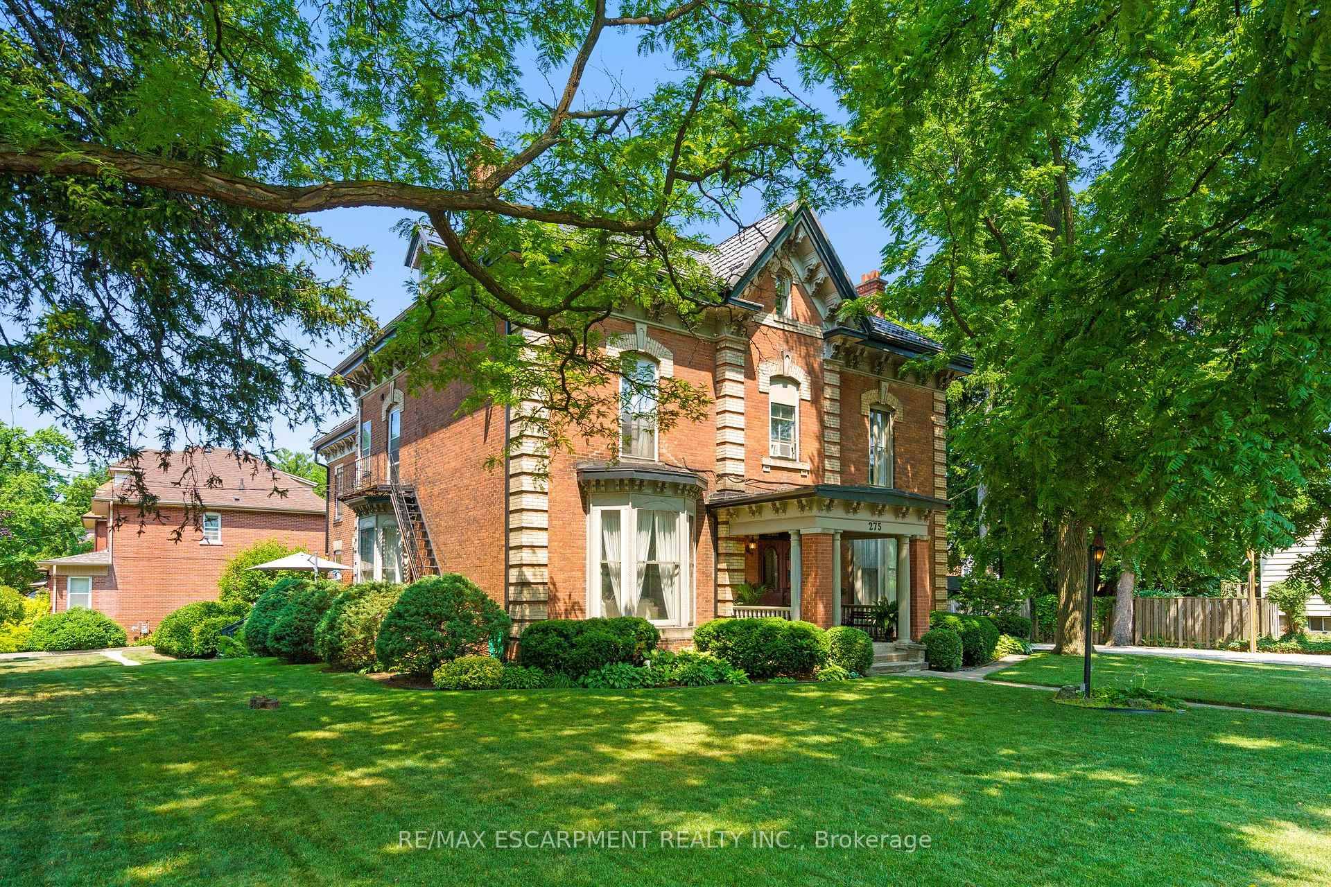 Welcome to 275 Cumberland Avenue, Hamilton.