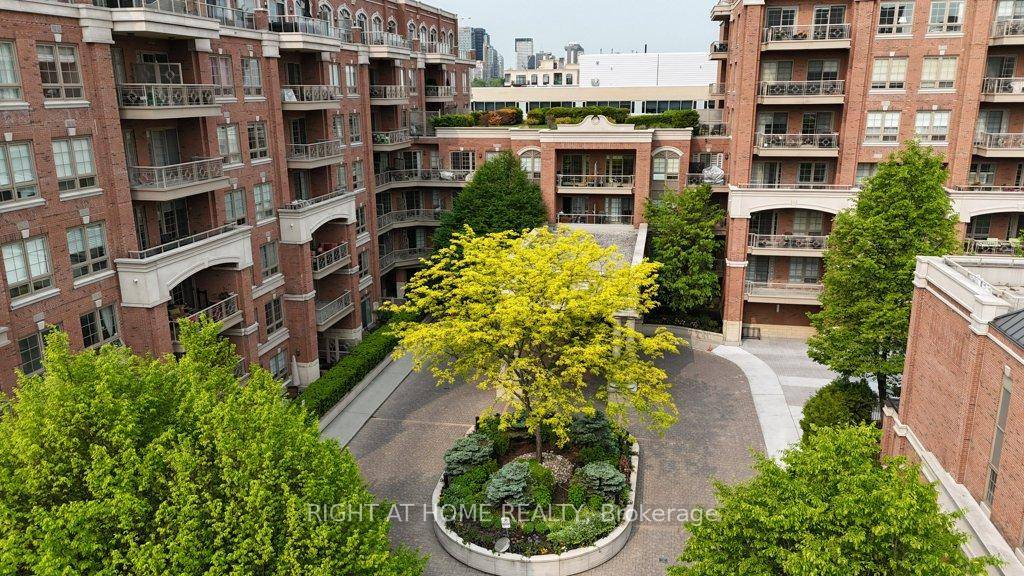 Refined Living at Kilgour Estates Suite 216 Welcome to this beautifully maintained 1 Bedroom Den suite in the prestigious Kilgour Estates.