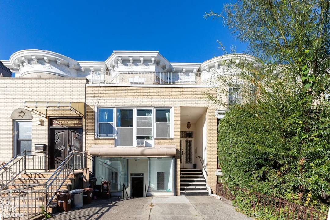 Mixed use Opportunity in Manhattan Beach !