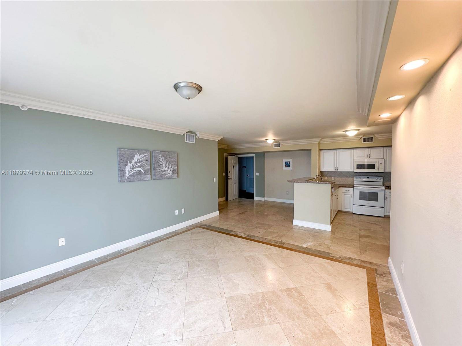 2 Bedrooms 2 Bathrooms 1, 140 SQ FT Waterfront Views Discover the perfect blend of comfort and style in this high rise condo in the heart of Brickell.