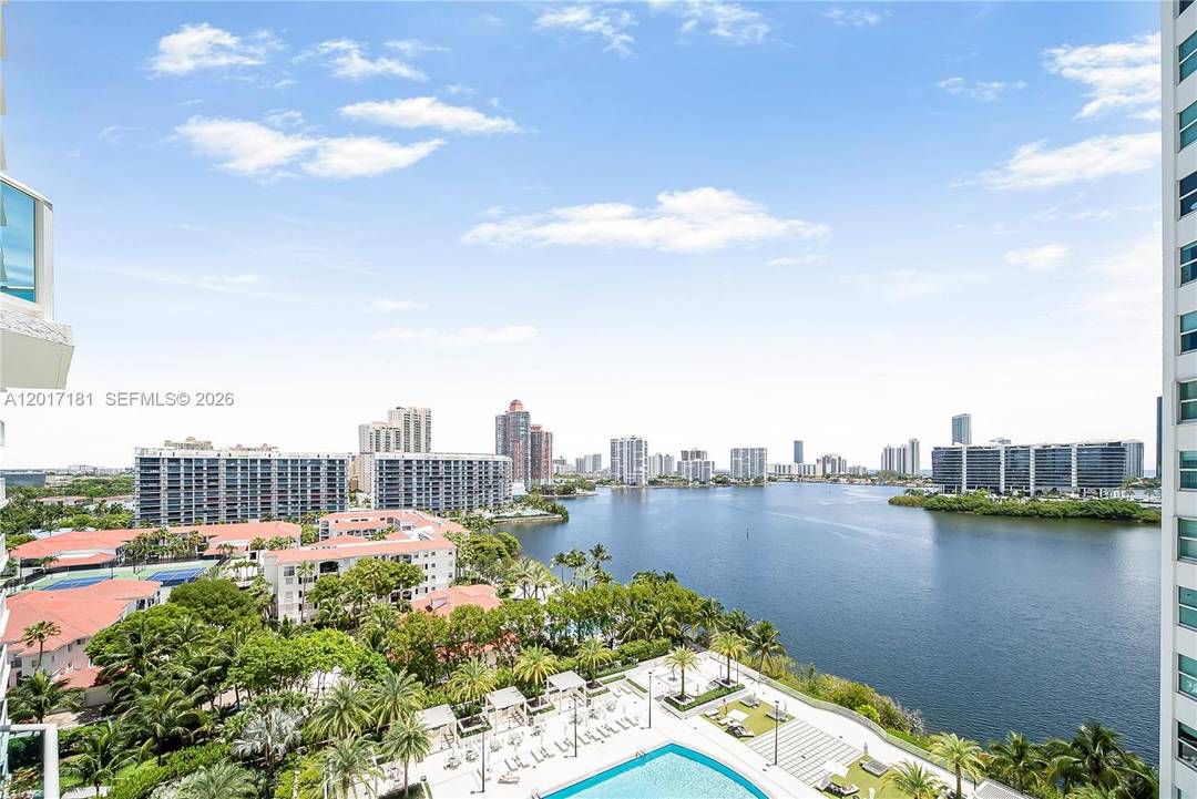 LUXURIOUS WATERFRONT LIFESTYLE ELEGANT 3 BEDROOM, 3.