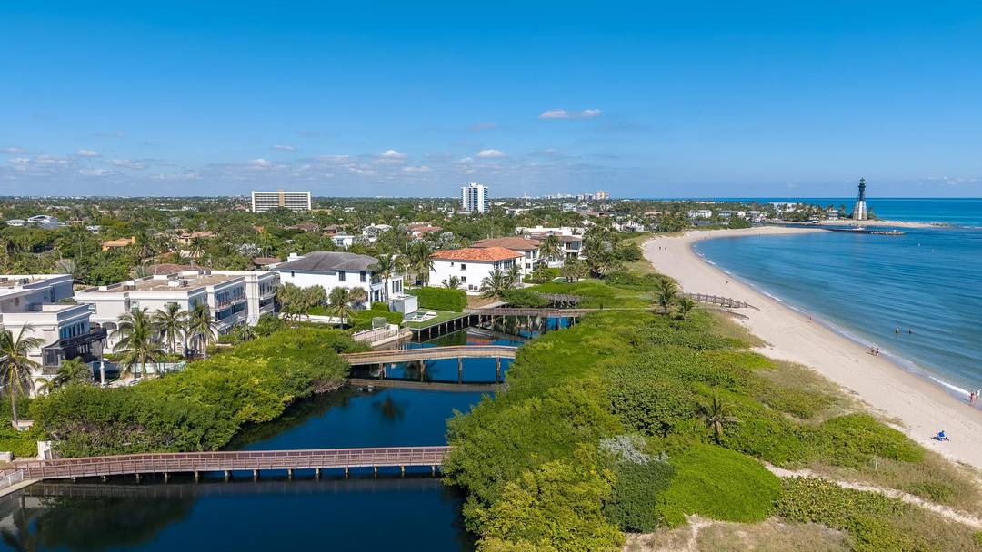 WELCOME HOME TO YOUR PROFESSIONALLY DESIGNED OASIS IN POPULAR CORAL SHORES.