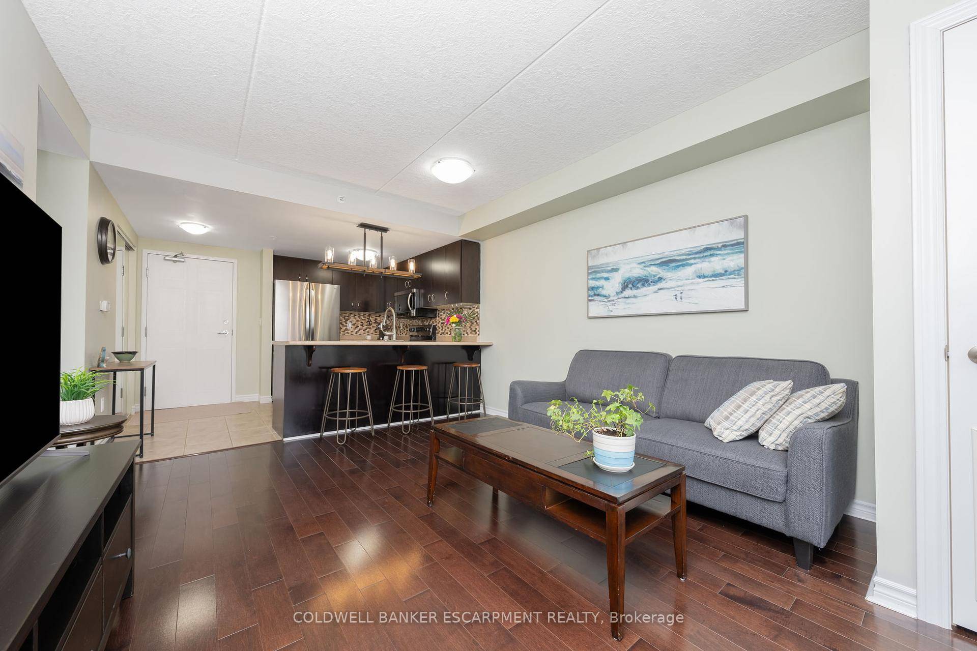 Discover the perfect blend of comfort and convenience in this beautifully appointed 1 bedroom, 1 bathroom condo.