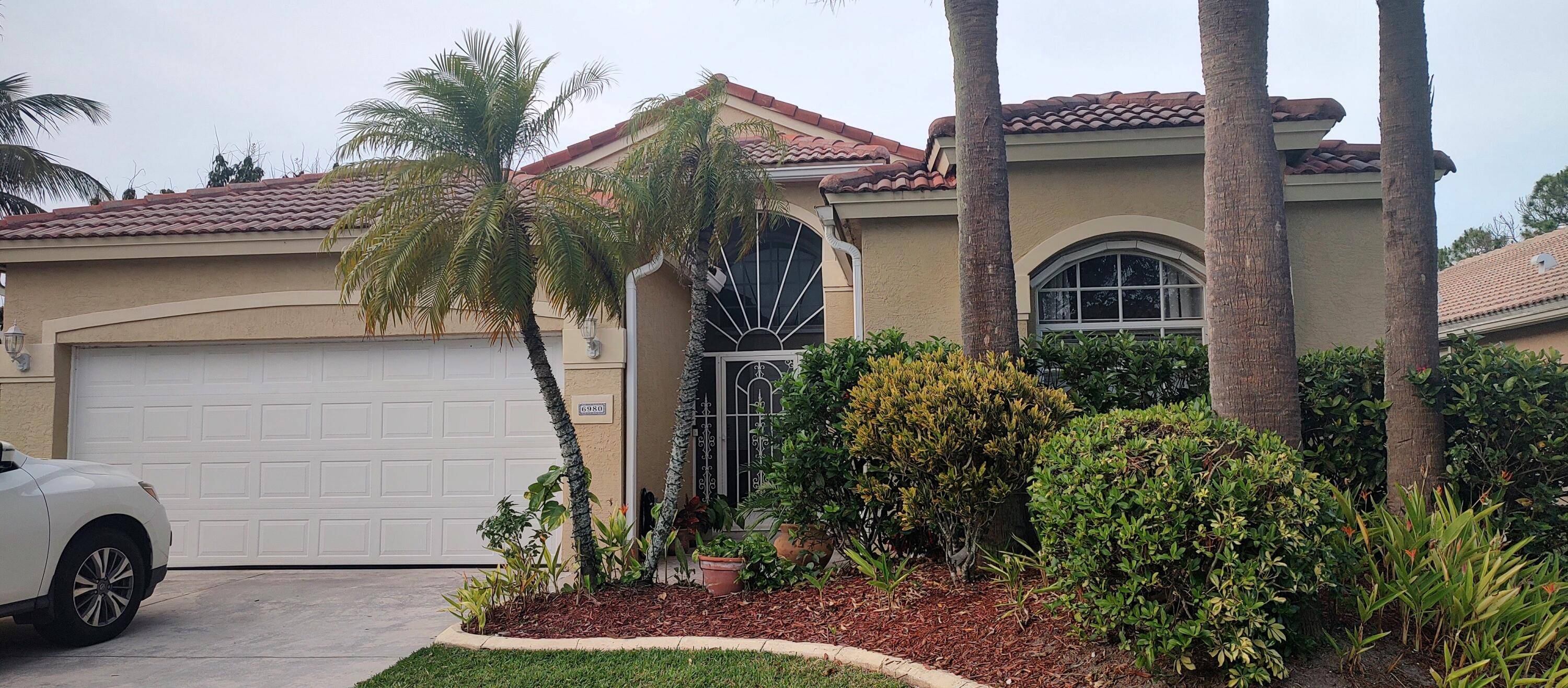 Welcome to your beautifully appointed house on an oversized lot in Summerfield community !
