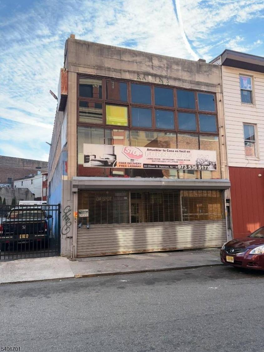 AVAILABLE IMMEDIATELY. PRESENTLY VACANT.