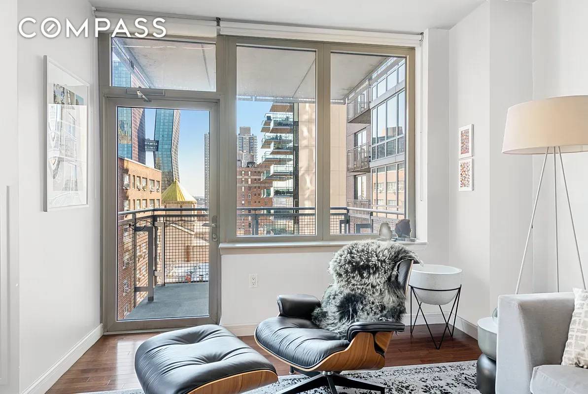 This is a unique opportunity to rent a massive 1, 000 square foot Junior 2 bedroom apartment.