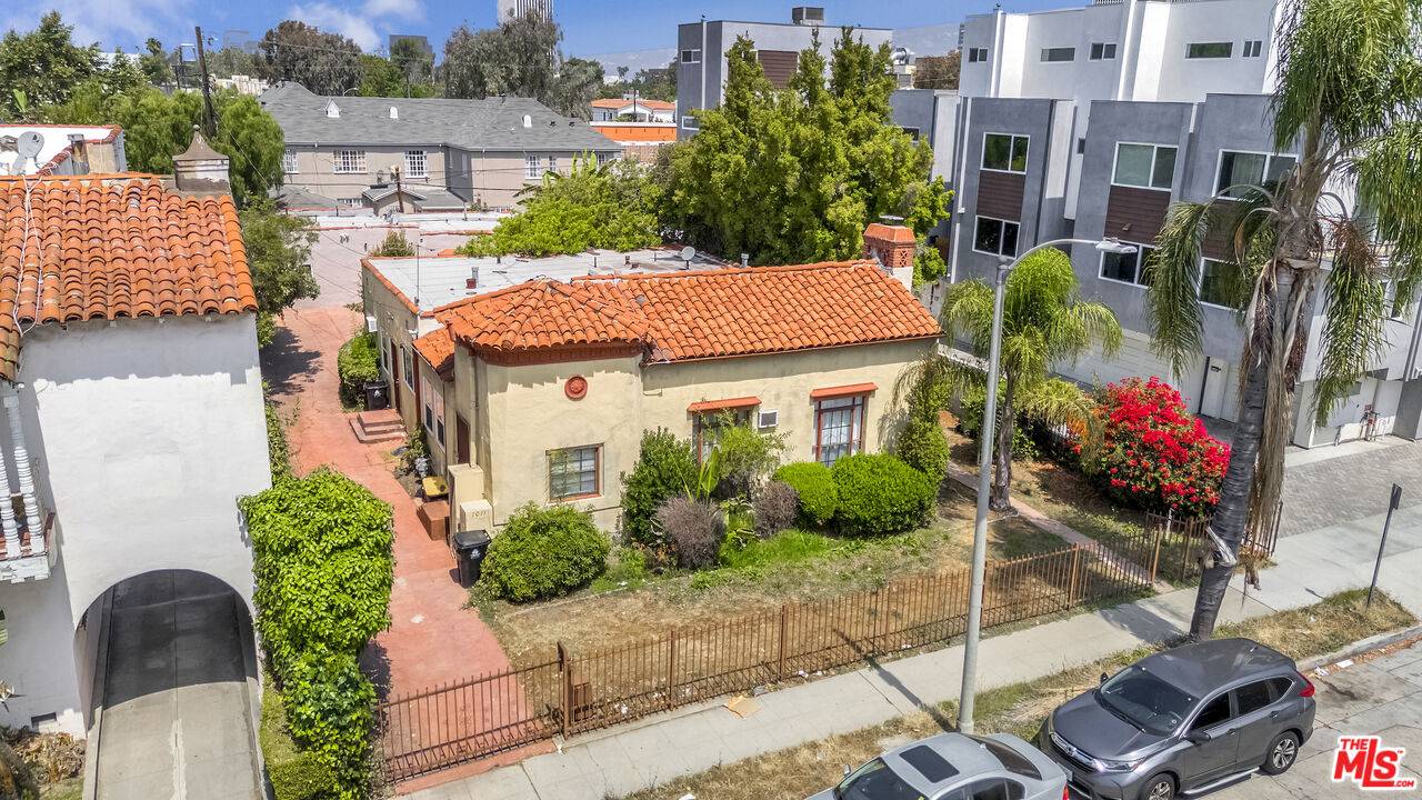 1009 S Cochran Ave 6BR La