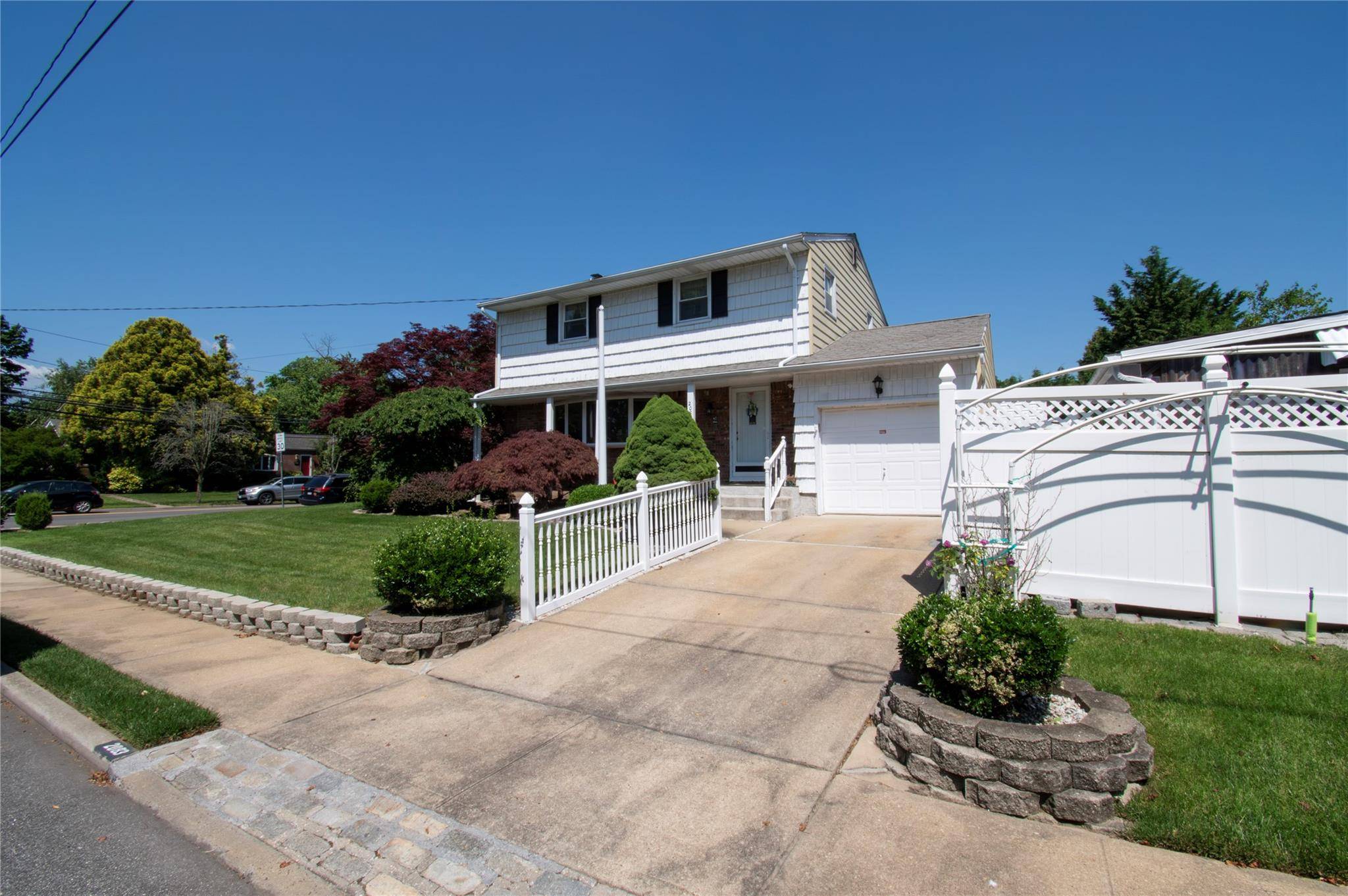 Fantastic 3 Bedroom starter home in prime location with spacious layout and full finished basement.