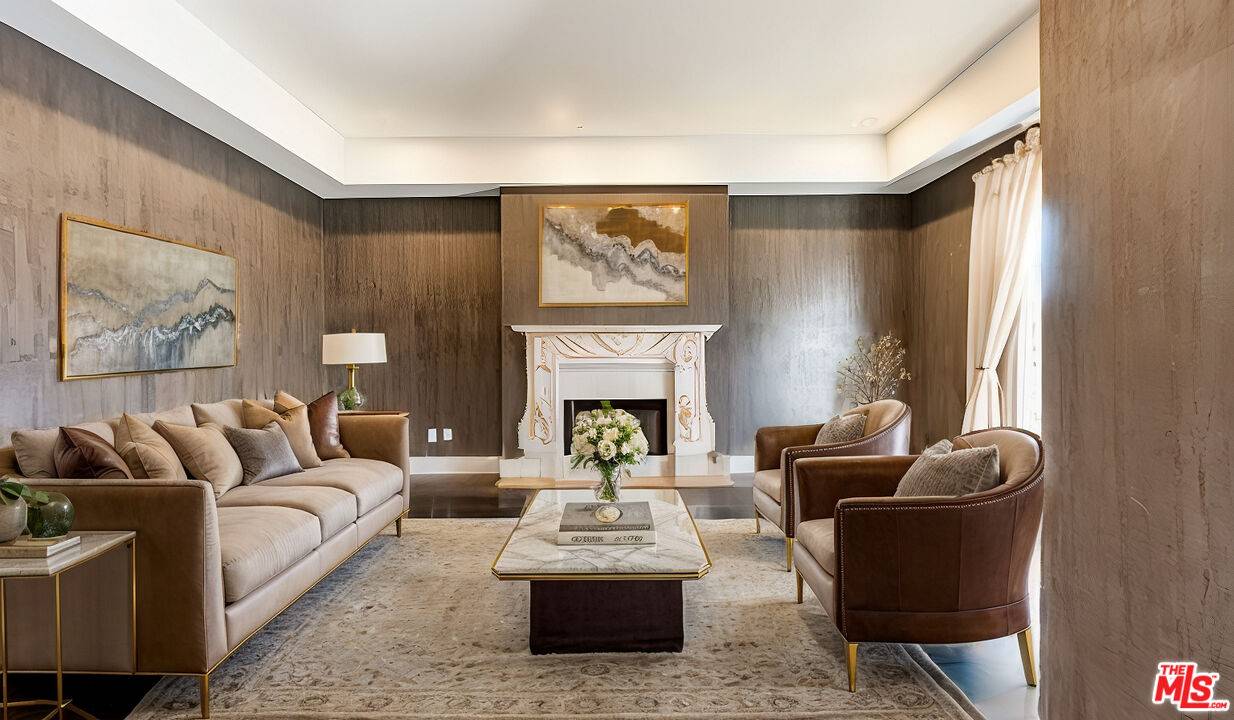 208  S Le Doux Rd 5BR Beverly Grove La