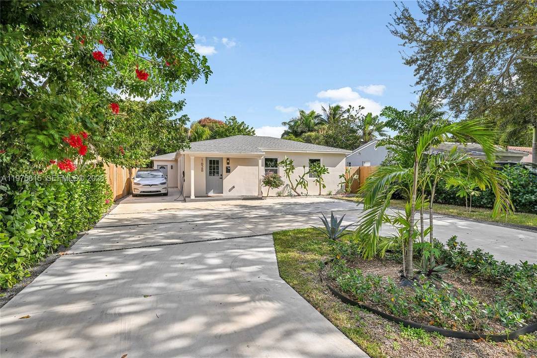 This fully renovated Fort Lauderdale property offers a stabilized, low risk acquisition opportunity.