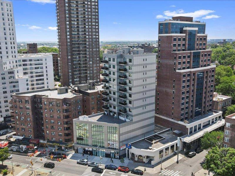 Elegant 1 Bedroom, 1 Bathroom condo in the heart of Kew Gardens !