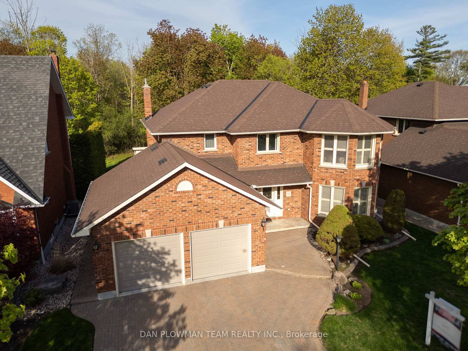 This Distinguished Street Located In The Beautiful Upscale Samac Neighbourhood Could Be Your New Home !