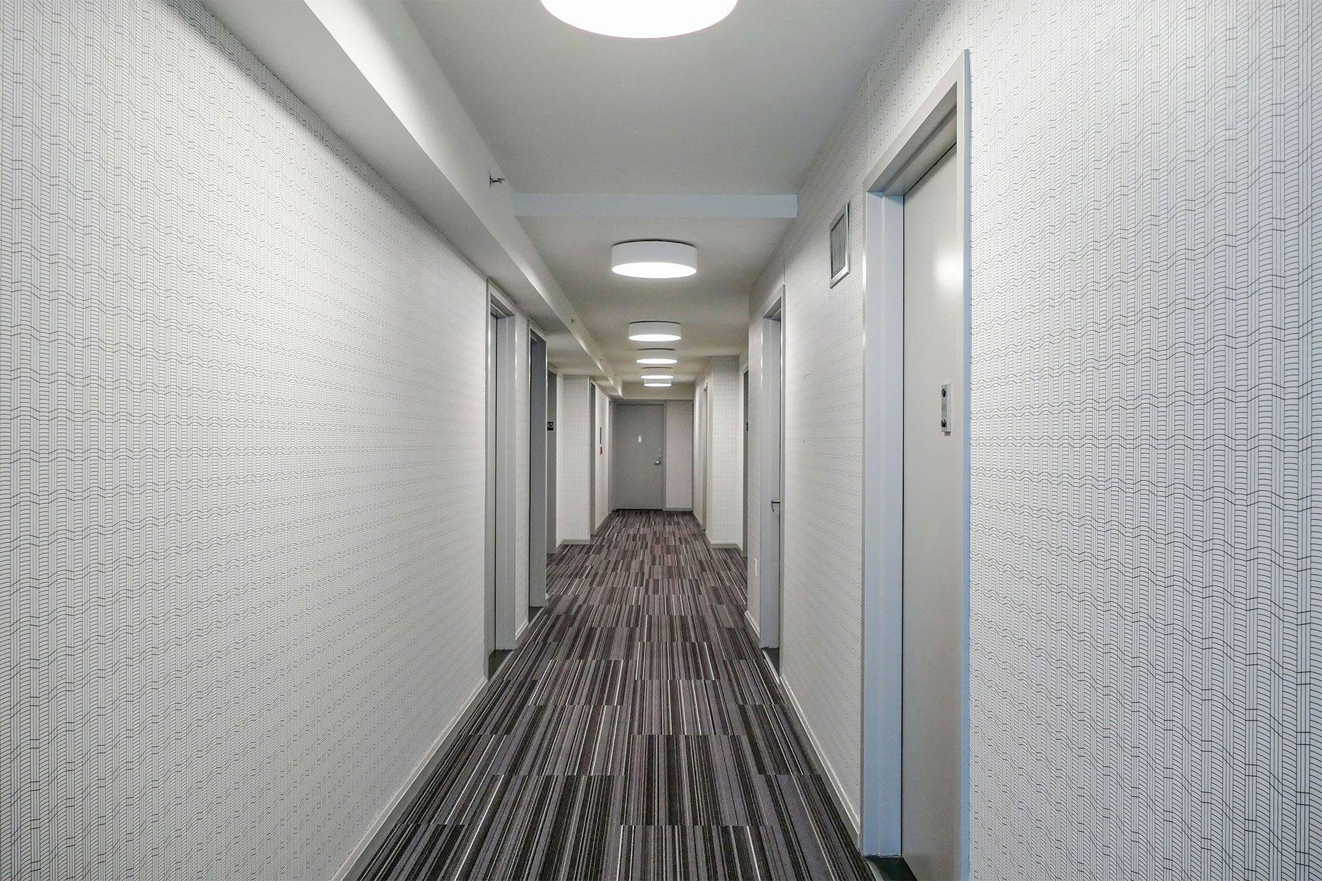 This gorgeous 1BR 1BA has plenty of light with floor to ceiling windows overlooking 44th street.