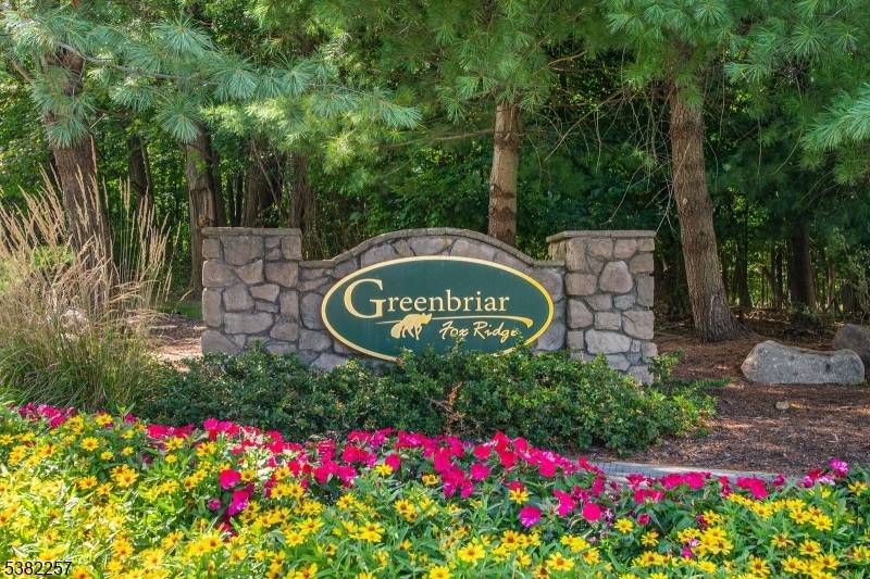 Desirable floor plan in Great Location !