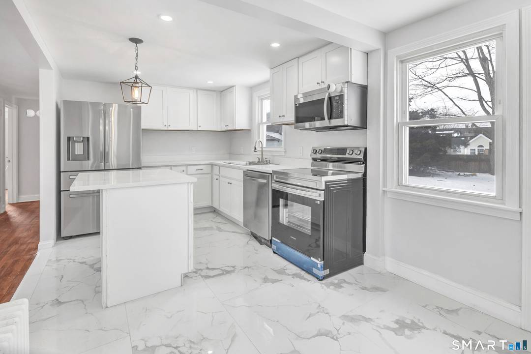 Discover a prime location right on the East Haven line in one of the area's most desirable neighborhoods.