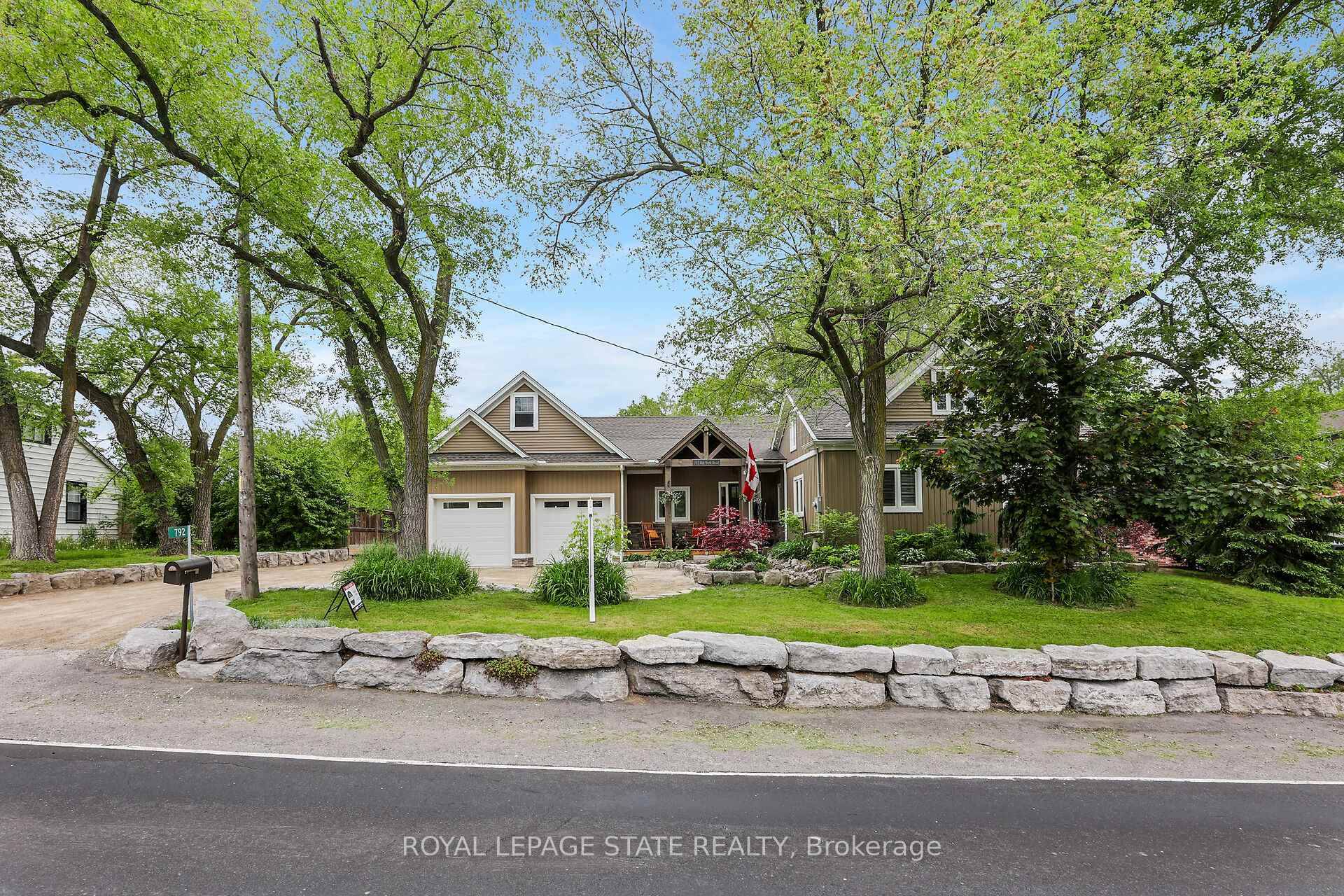 BEAUTIFUL COUNTRY BUNGALOW IN PRIME LOCATION !
