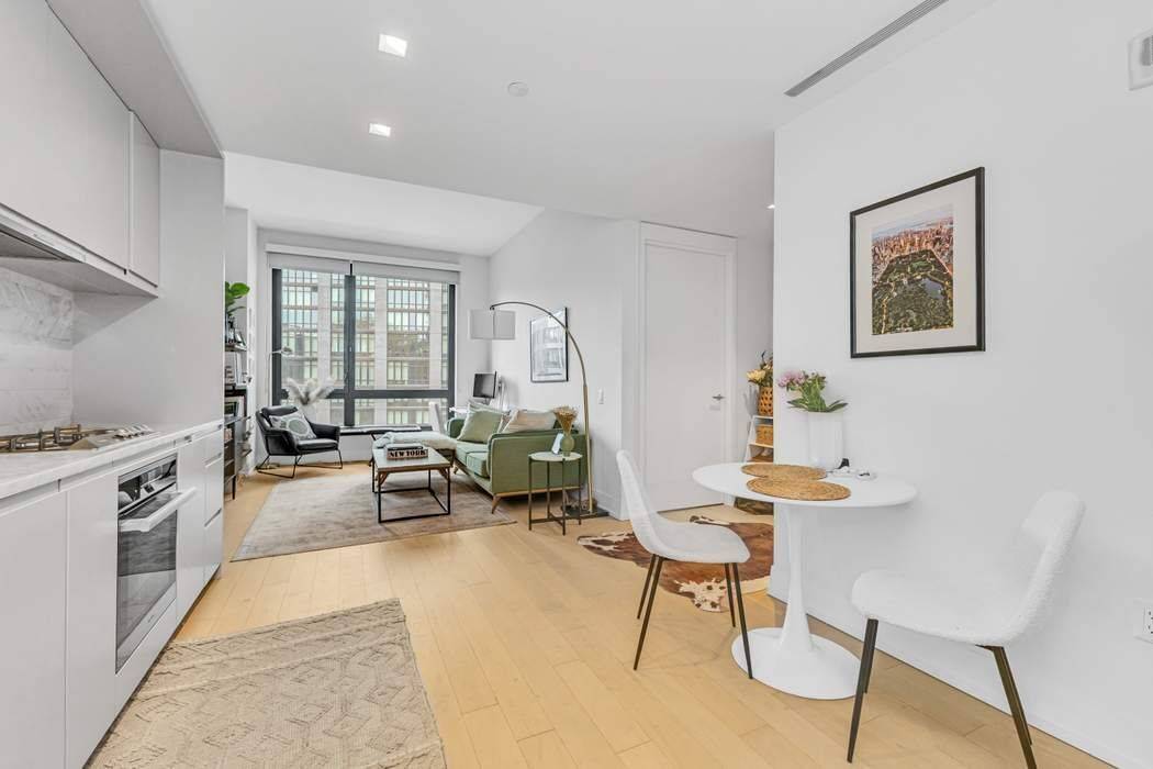 Western exposure, facing the beautiful and quiet courtyard High Ceilings, Washer Dryer in Unit, Walk In closet A luxury full service condo building in the heart of Prospect Heights, Brooklyn ...
