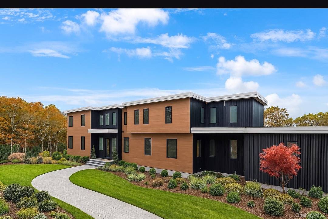 This new construction is conveniently located in Southampton, within close proximity to Water Mill, Bridgehampton, and Sag Harbor Villages.