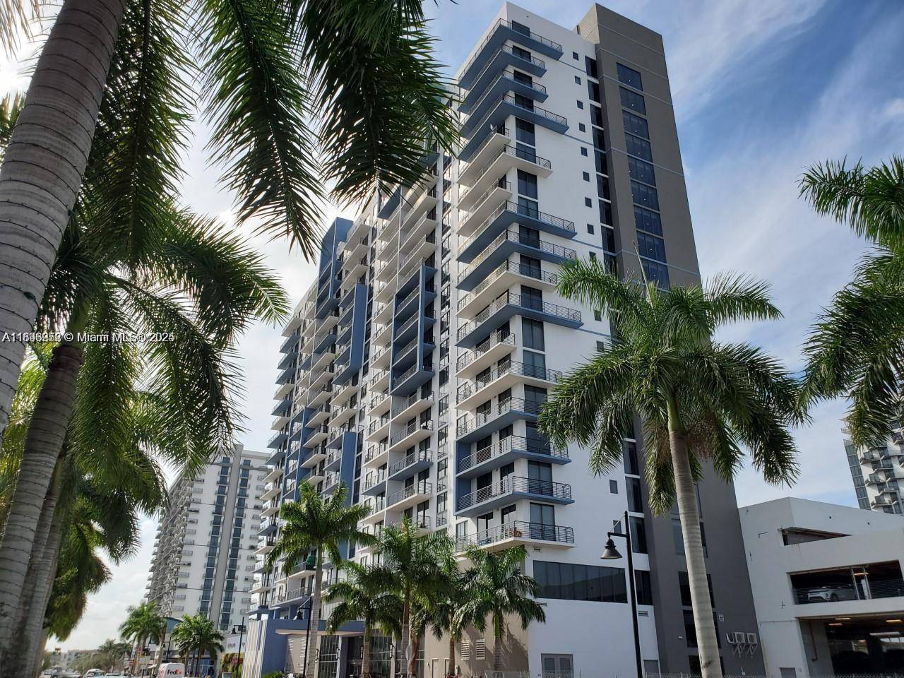 BEST VIEW ! ! Perfect for investors this 3 bedrooms 3 full baths in LINE 01 is FULLY FURNISHED and has Split floor plan 2 keys and two separate entrances, ...
