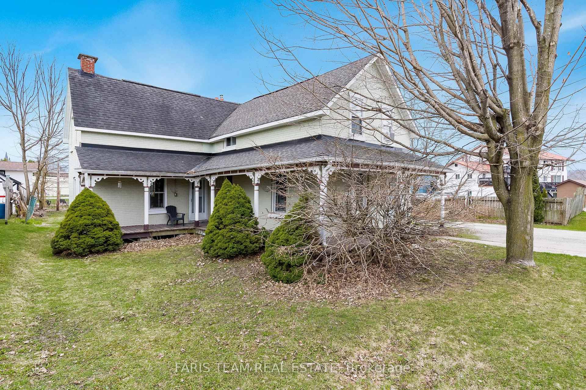Top 5 Reasons You Will Love This Home 1 Charming, grandfathered Victorian duplex nestled in the heart of historic Penetanguishene 2 Spacious four bedroom main unit featuring two full bathrooms, ...