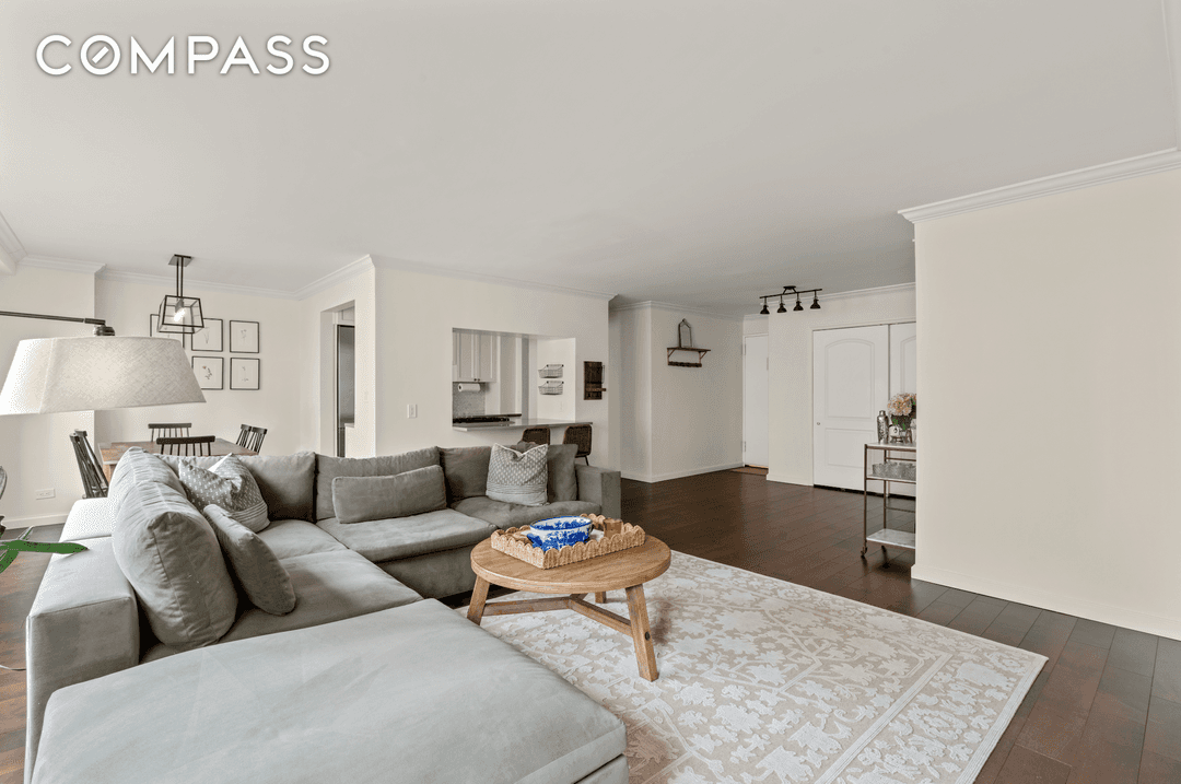 Beautifully Renovated, Convertible 3 Bedroom with In Unit Laundry Room in the Heart of the Upper East Side !