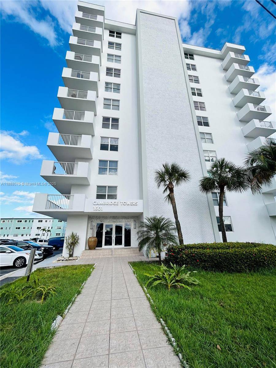 COME SEE THIS BEAUTIFUL DECORATED 2 2 CONDO ON HOLLYWOOD BEACH, STEPS TO THE OCEAN AND THE HOLLYWOOD BROADWALK WITH RESTURANTS AND ENTERTAINMENT.