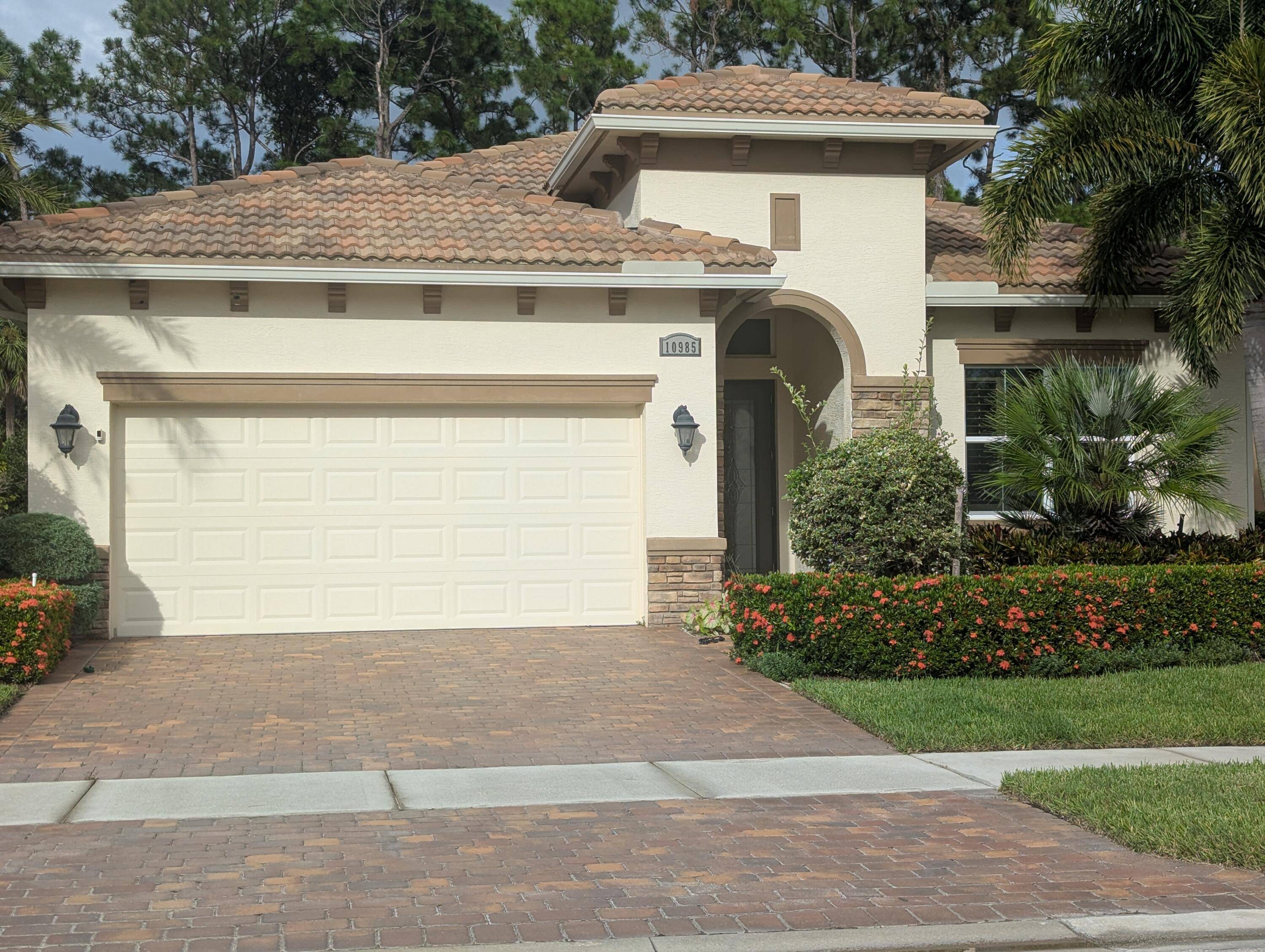 This sought after Lago plan offers an exceptional open concept design.
