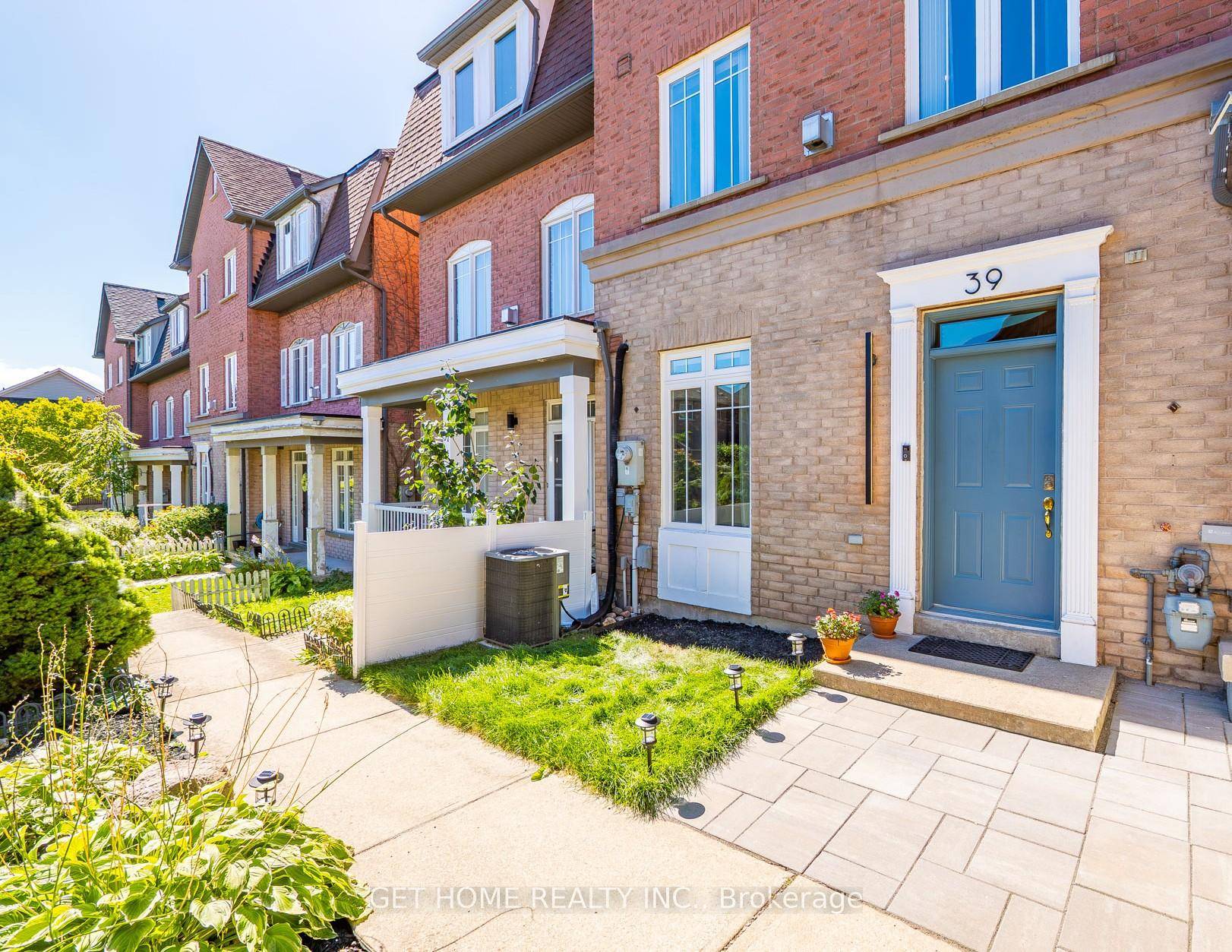 5 MINS WALK TO GO STATION 5 MINS WALK TO WATERFRONT FULLY RENOVATED HOME IN LAW SUITE ON MAIN FLOOR FOR VERY GOOD RENTAL POTENTIAL.