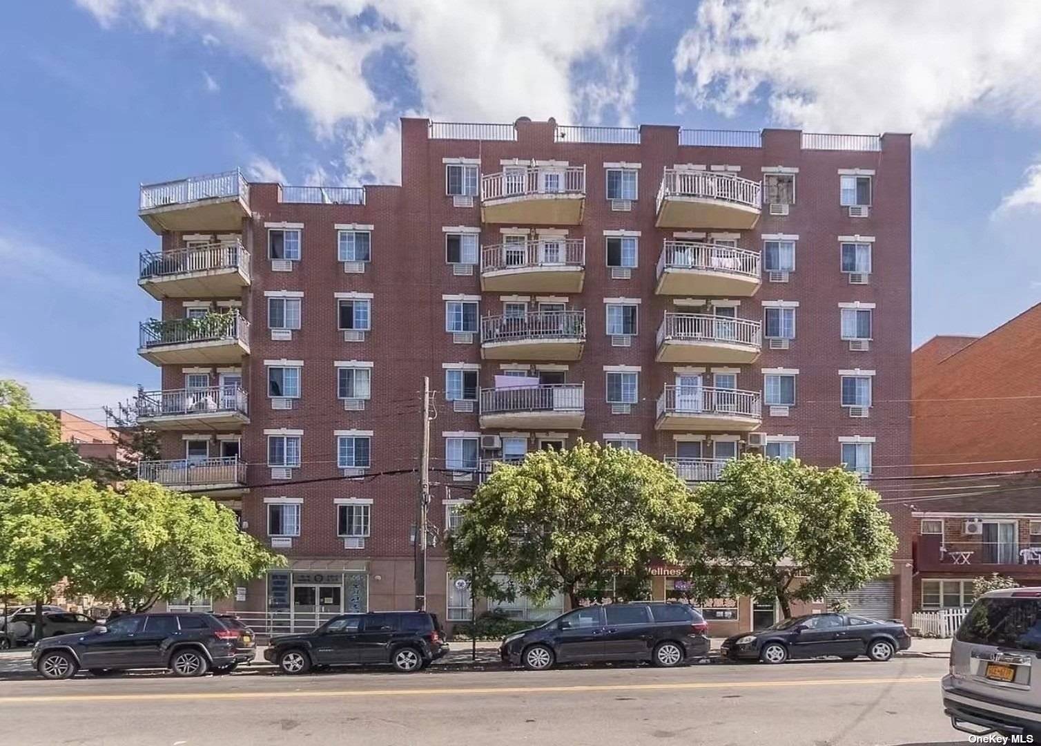 This 2 bed 2 bath condo unit is in the heart of Flushing.