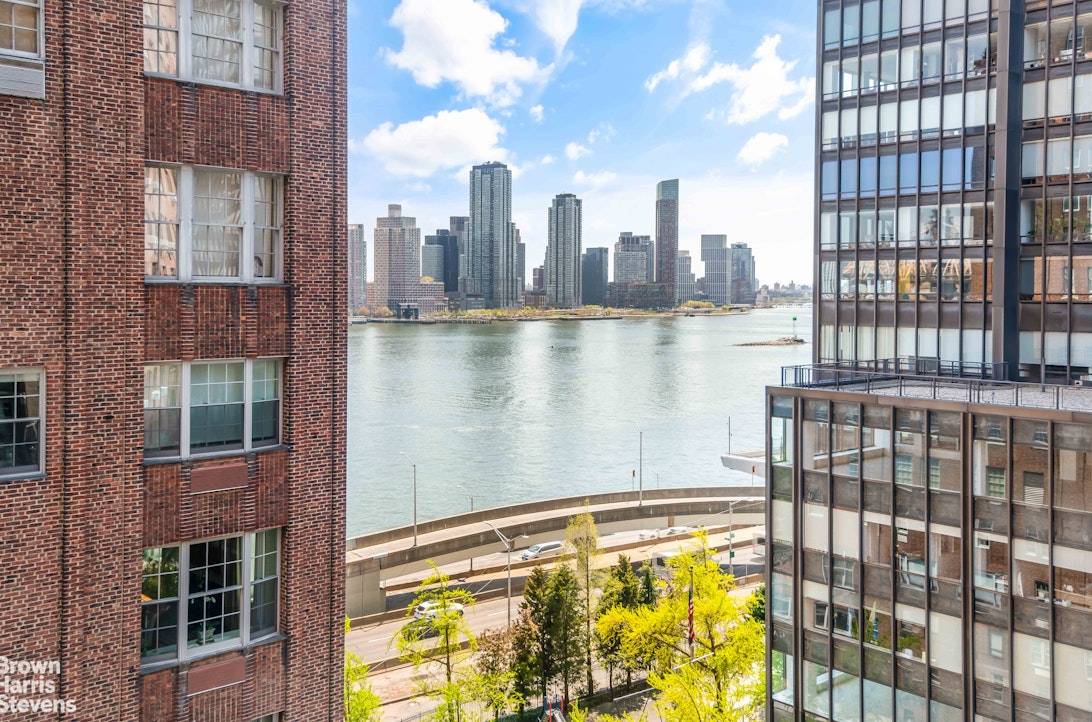 Stunning 2 Bedroom with East River VIEWS A large entrance foyer welcomes you into this beautifully proportioned, classic, split two bedroom, two bath stunner.