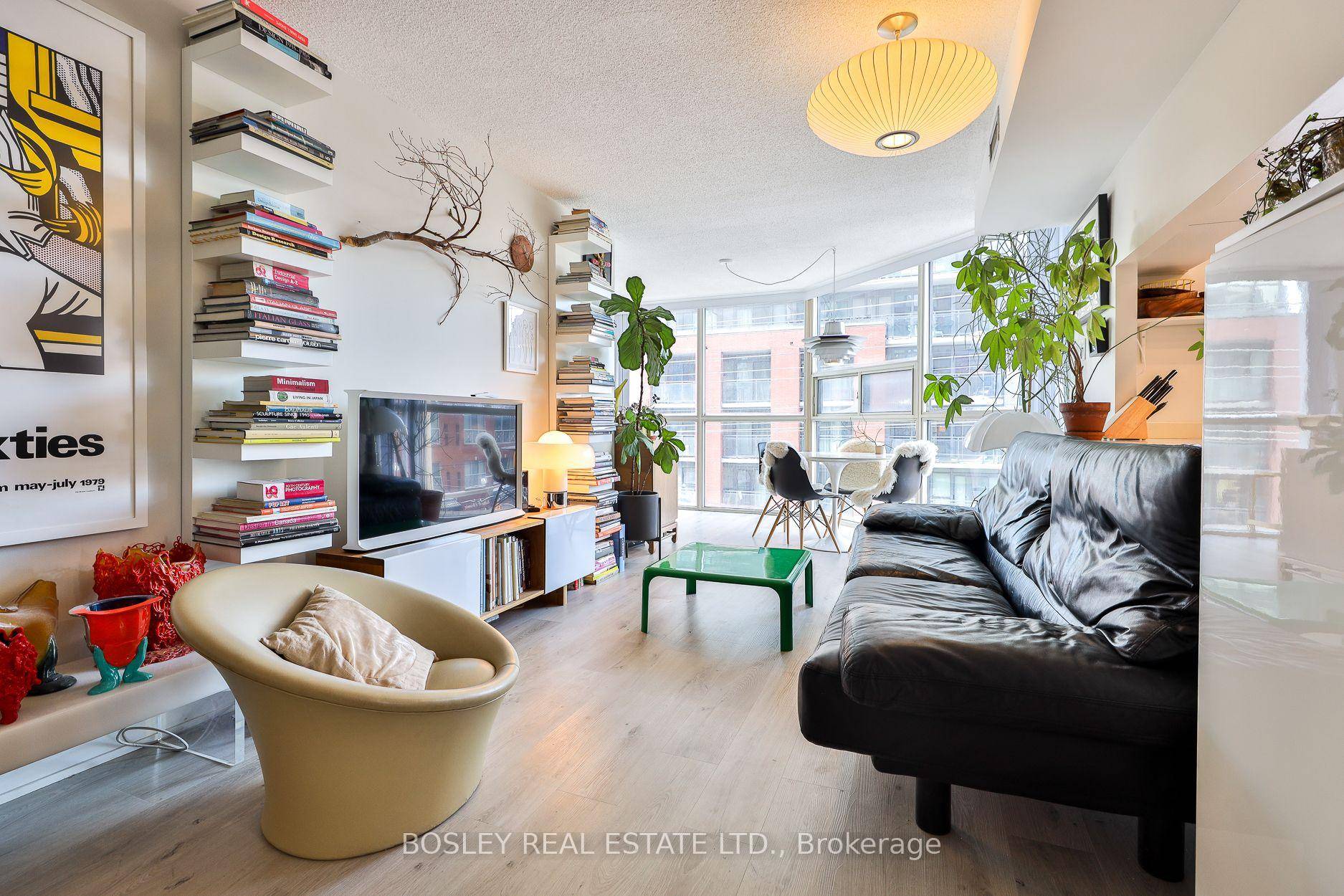 Welcome to this 809 sq ft, 2 bedroom den, 1 bathroom corner unit on the 4th floor in the heart of King West, one of Toronto's most vibrant neighborhoods !