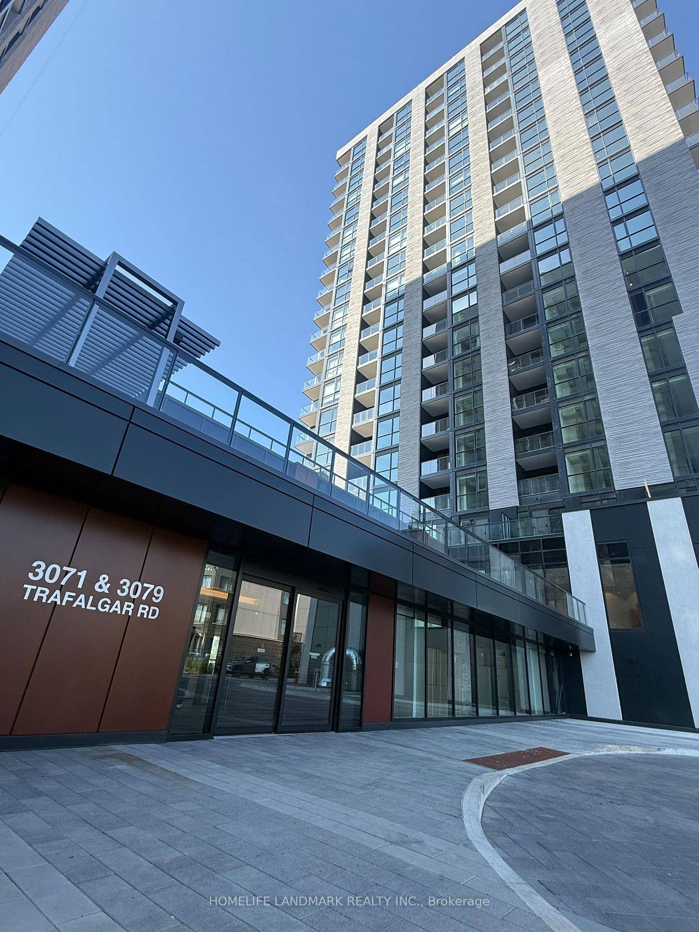 Perfectly Situated At The Intersection Of Dundas And Trafalgar Welcome to This Beautifully Brand New 1Bedr, 1Bath Luxury Suite In Mintos Prestigious Oakville Village Community.