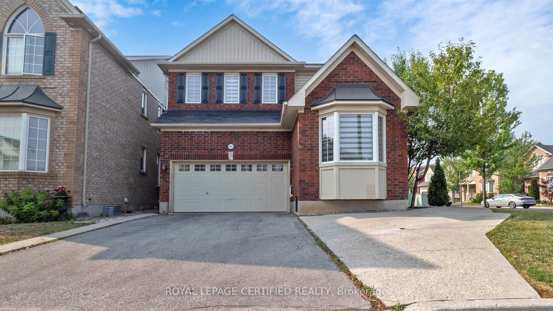STUNNING 4 Bedroom CORNER DETACH Home With LEGAL BASEMENT Apartment.