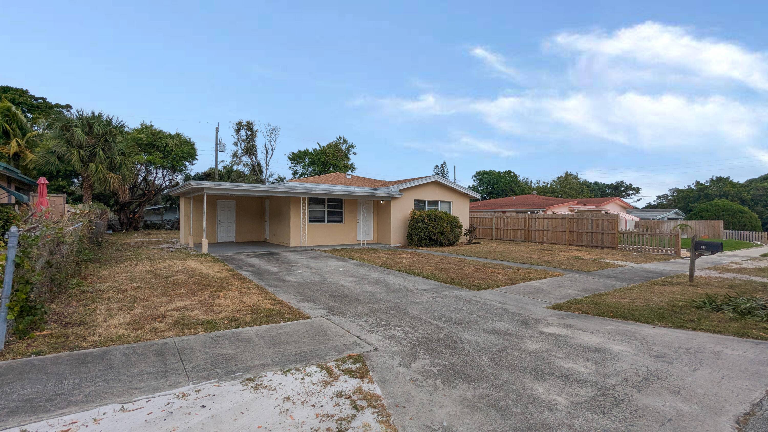 perfectly located in the heart of Delray Beach !