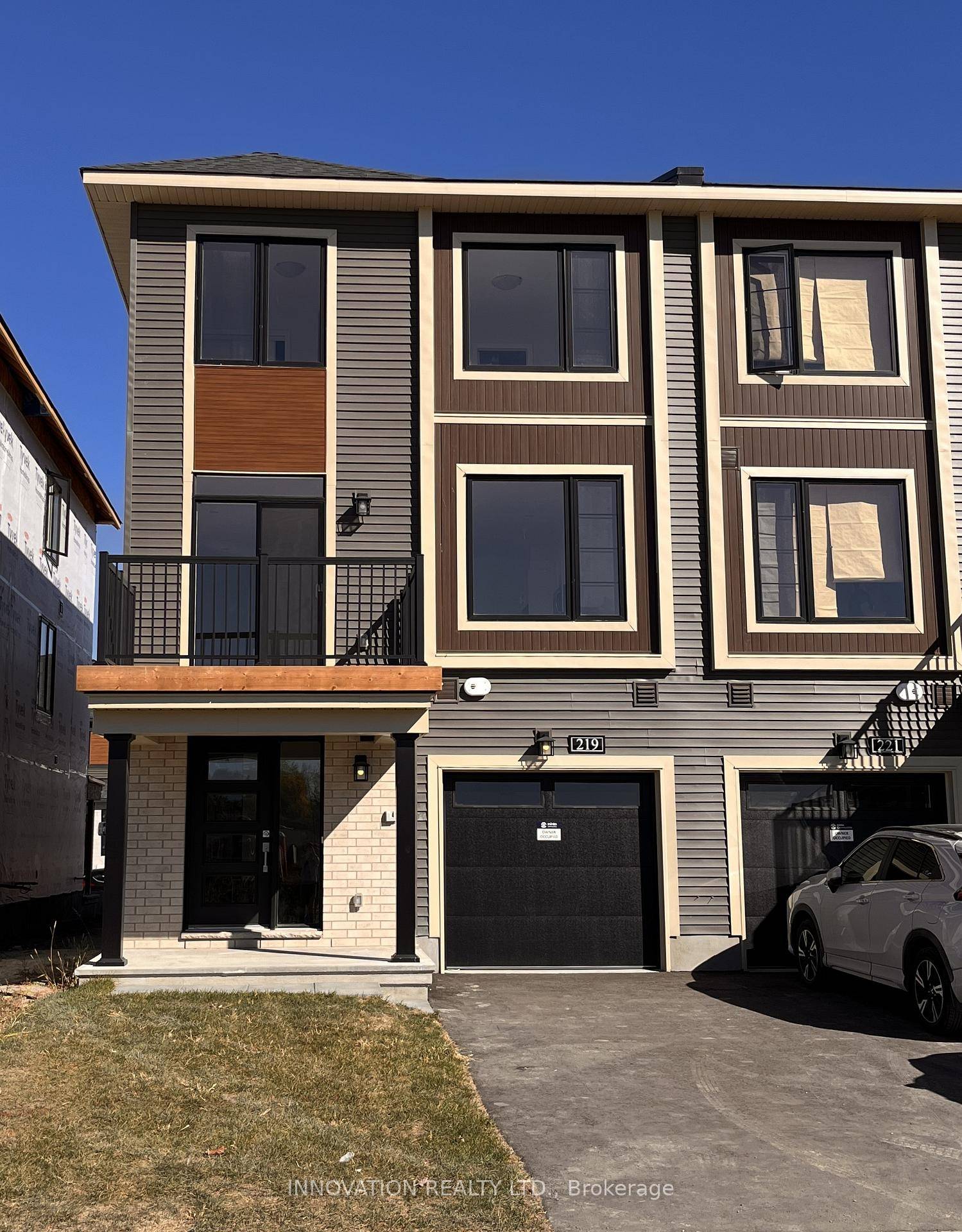 Brand new avenue townhome in the Brookline neighbourhood of north Kanata !