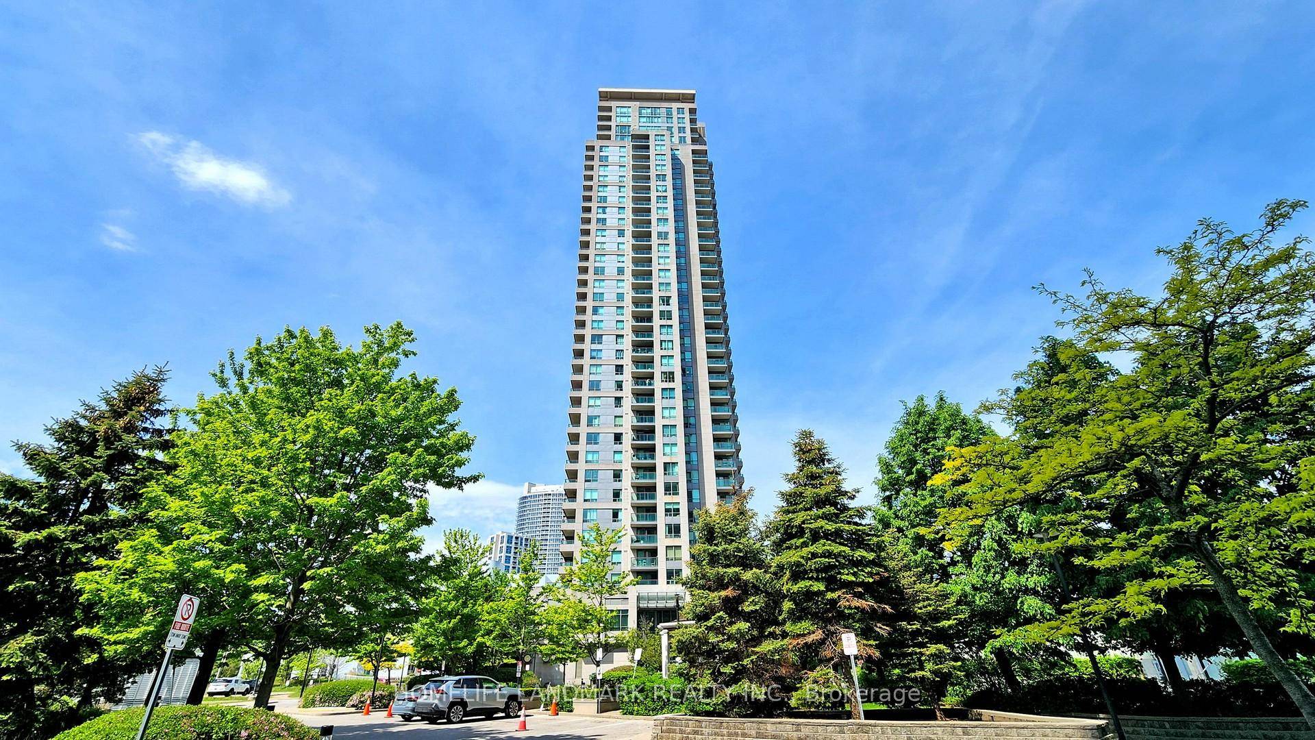 Clean Bright Corner Unit With Incredible View.
