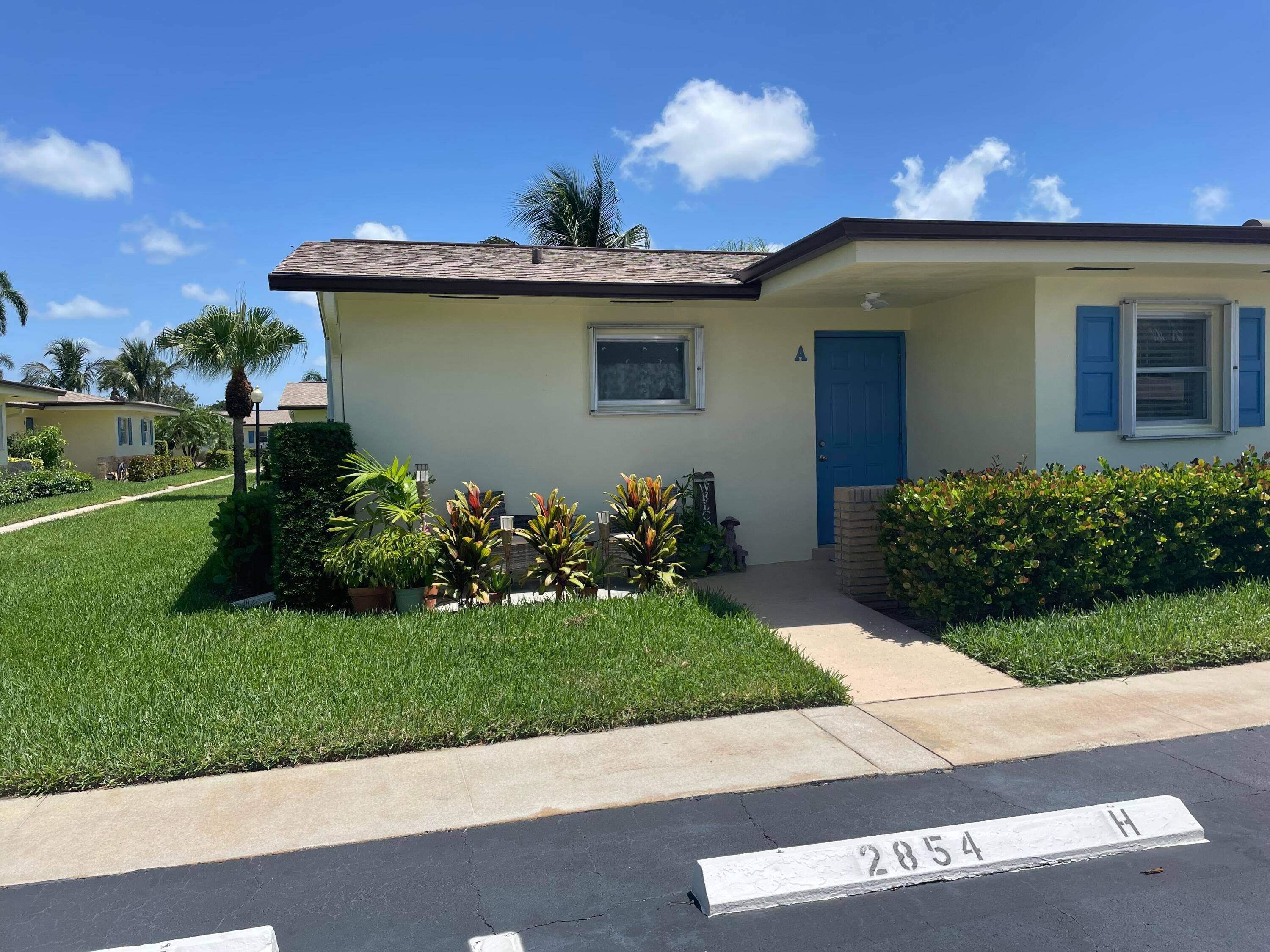Beautifully updated 1 bedroom 1 story villa and an end unit.