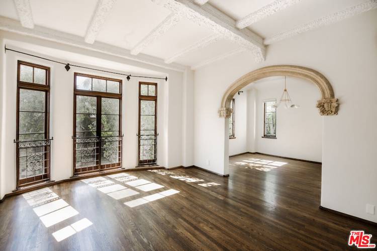 1302  Sweetzer Ave 2BR Hollywood Hills East La