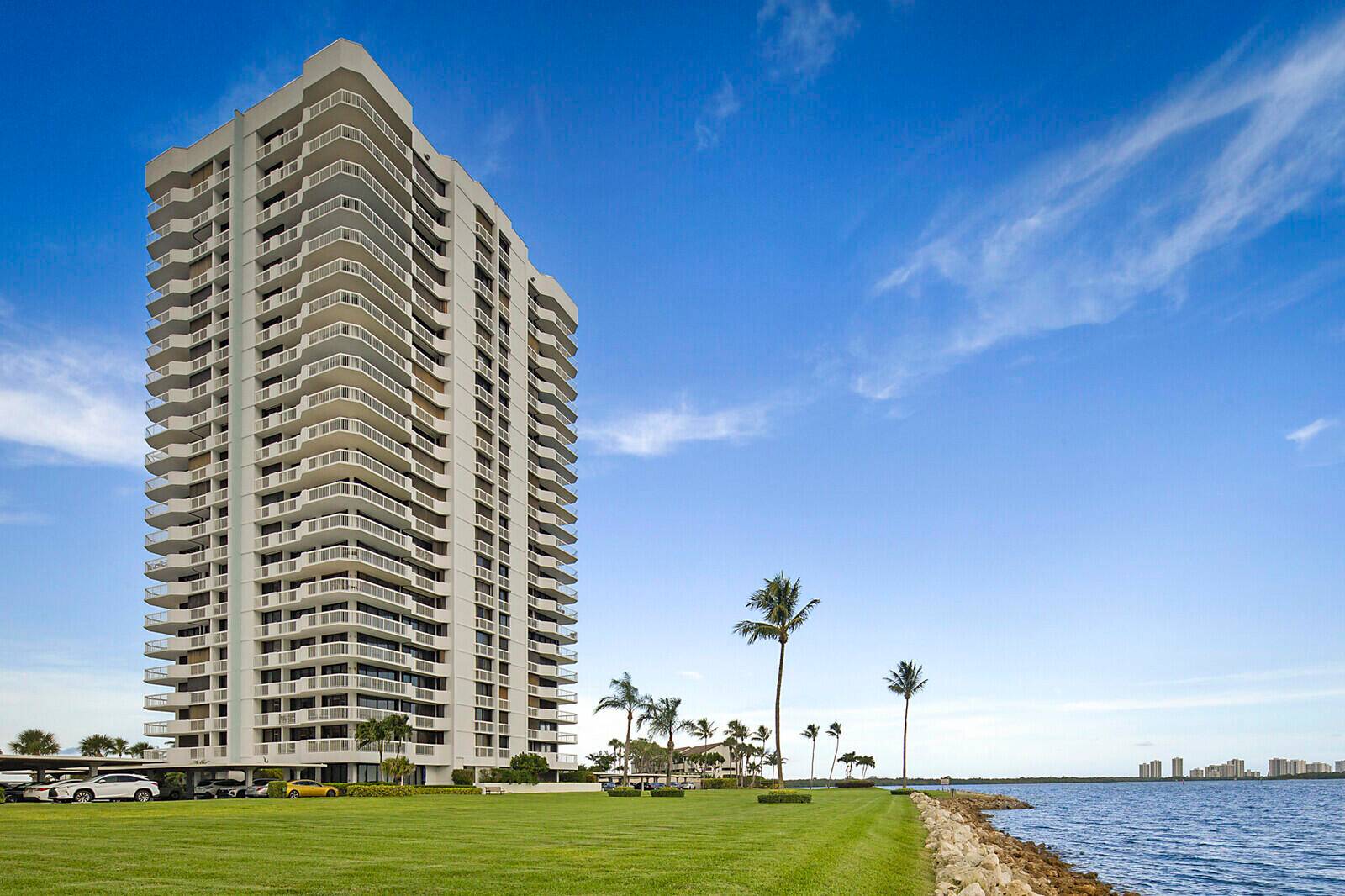 Spectacular view of Intracoastal, McArthur Park, Ocean and marina from 21st floor.