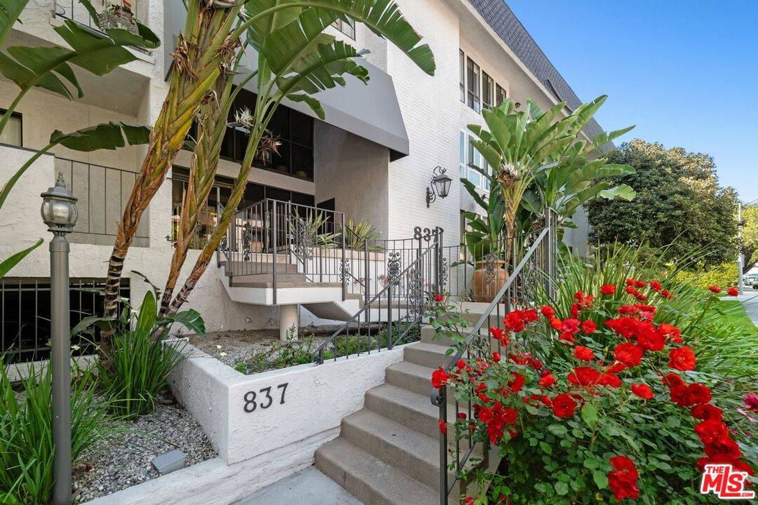 837  N West Knoll Dr 1.0 Sunset Strip LA