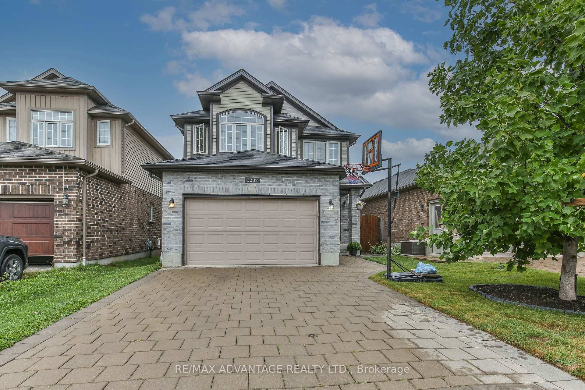 Welcome to 3389 Emilycarr Lane, a spacious 4 bedroom, 3 bathroom home located in the desirable Copperfield neighbourhood of South London.